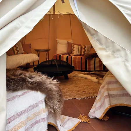 Luksusowy namiot Comfort Tipi Marie, Tipi Bo Deluxe & Tent Nicolai - 'glamping In Stijl'